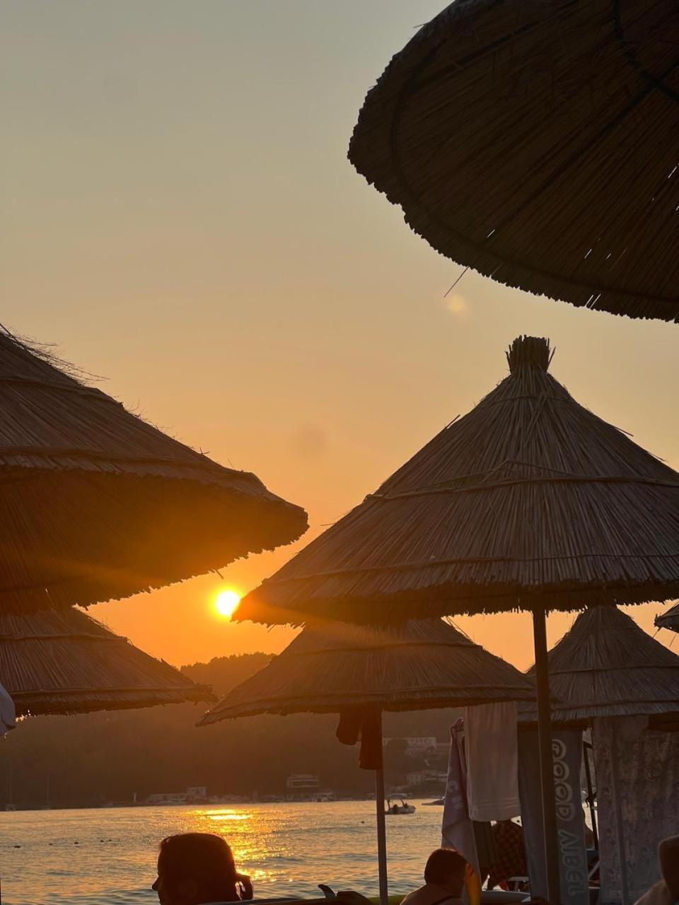 Dhima Hotel Himare Esterno foto